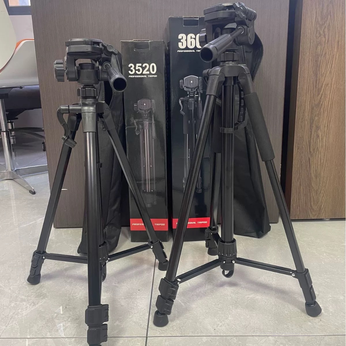 C1CC0E99-6DA6-48DE-9DA5-5C6436C8343F Live Streaming Tripod - Image 1